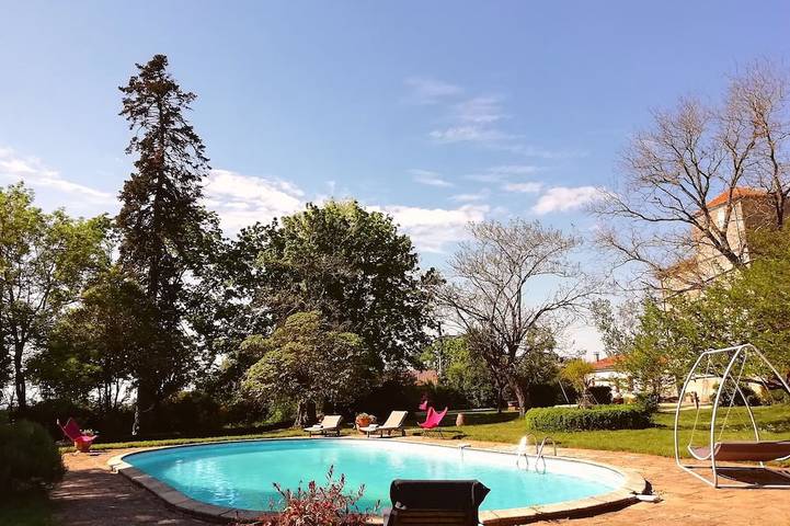 Location de vacances pour 8 personnes, avec Balcon ainsi que Jardin et Piscine à Mouzieys-Teulet
