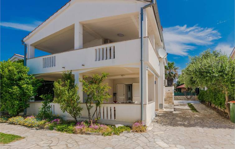 Ferienhaus für 10 Personen, mit Terrasse in Privlaka - 2