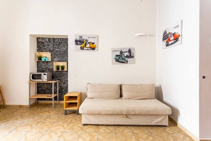 Entire apartment, La Casa Sul Mercato Antico in Palermo, Palermo Province