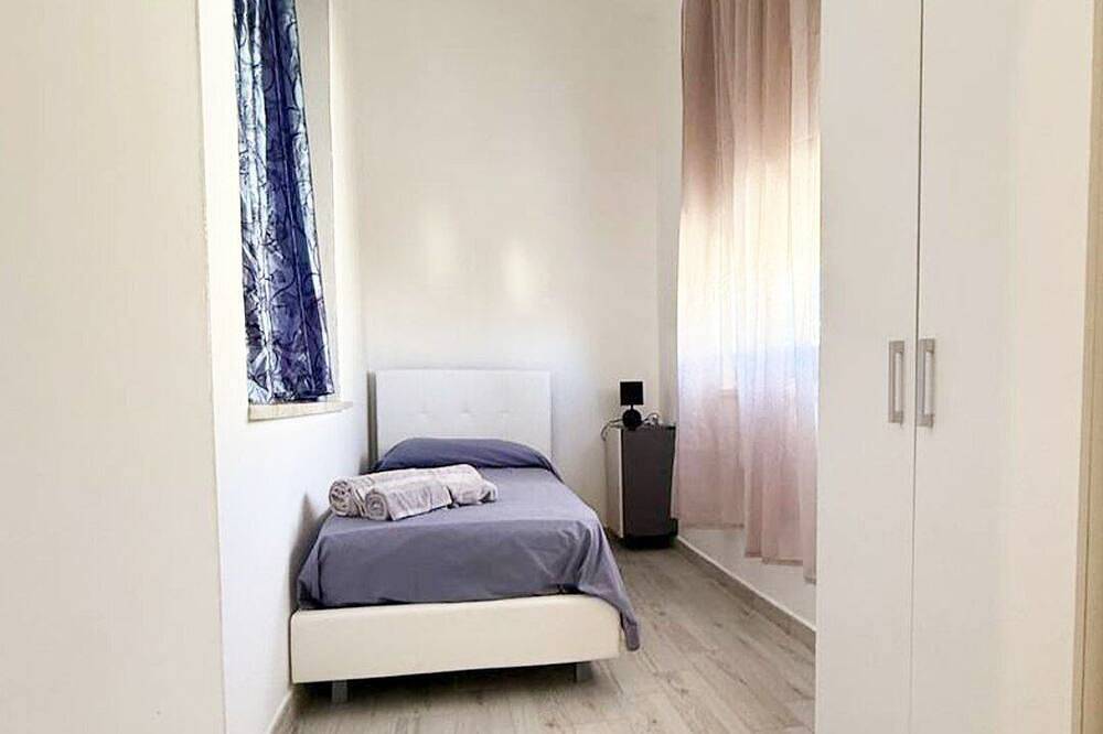 Entire apartment, ⭐️ Luminis Holiday Home - Comfort and the sea at your fingertips ⭐️ in Porto Torres, Sassari Province
