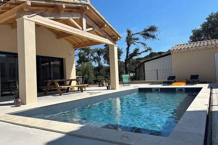 Location de vacances pour 4 personnes, avec jardin et piscine, animaux acceptés à Réauville