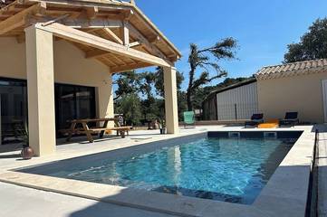 Gîte pour 4 personnes, avec piscine et jardin, animaux acceptés à Réauville