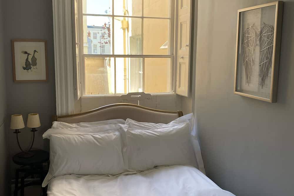 New Listing - Chic Apt in Central Cheltenham Free Permit Parking in Cheltenham, Gloucestershire