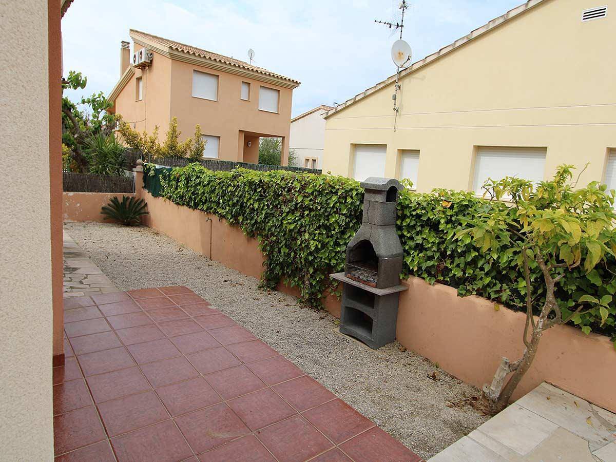 Casa Jeroni, Ideal house for your holidays near the sea, free wifi, optional air conditioning, private pool, pets allowed, dog’s beach in Riumar, Delta de l'Ebre