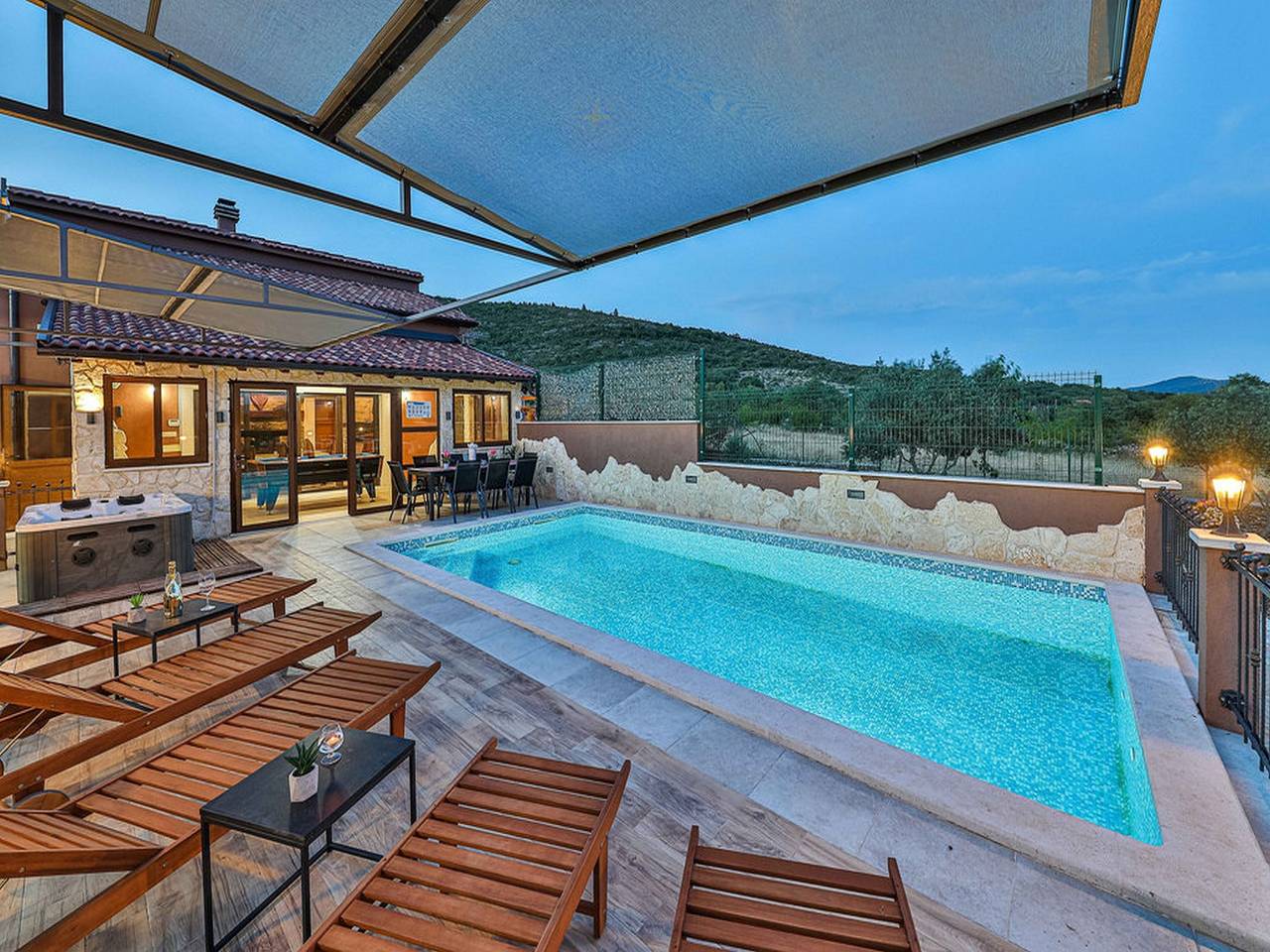 Villa Antonio - Five Bedroom Villa with Swimming Pool in Dalmatian Zagora