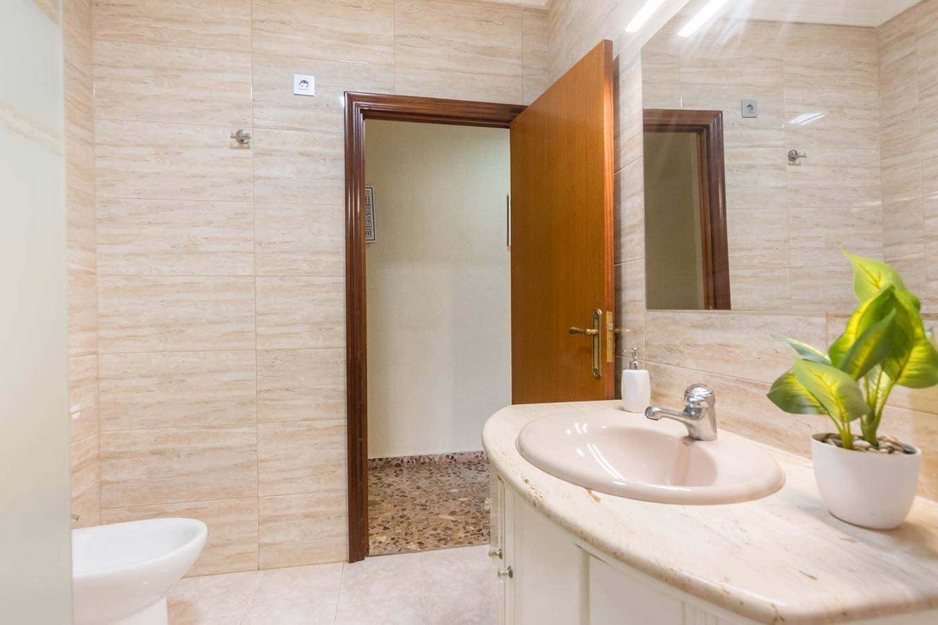 Apartamento vacacional entero, Colon Room with Balcony - 3 in Murcia , Interior de Murcia