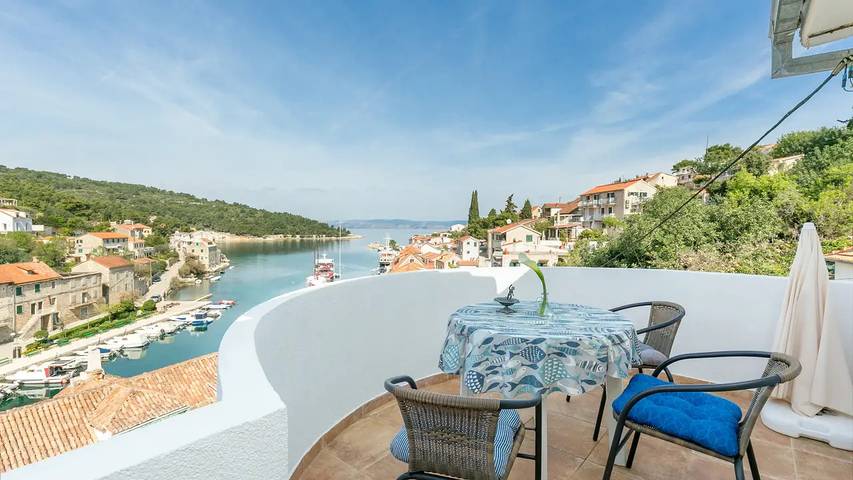 Vakantiewoning voor 5 personen, met terras in Šolta