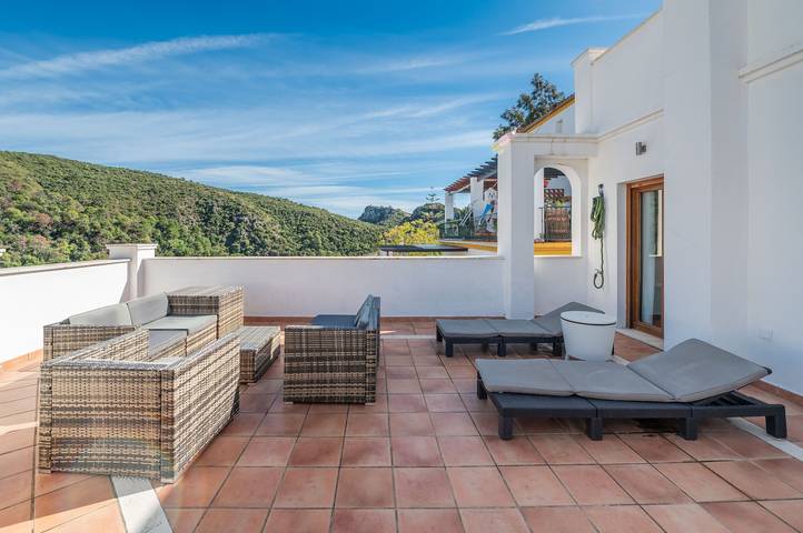 Ganze Wohnung, Apartment mit 3 Schlafzimmern in Benahavís, Bergblick, Wlan & Klimaanlage in Val de Guadalmina, Benahavís