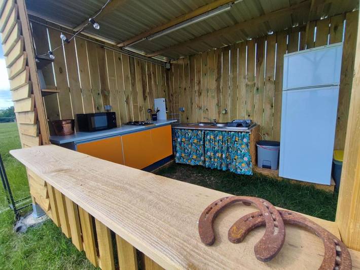 Tente pour 2 personnes, avec Terrasse ainsi que Jardin et Vue dans le Calvados - 2