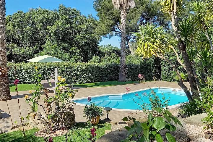 Alojamiento y desayuno para 2 personas, con jardín y piscina - 1