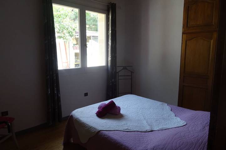 Location de vacances pour 6 personnes, avec jardin ainsi que jacuzzi et terrasse à Gardanne - 4