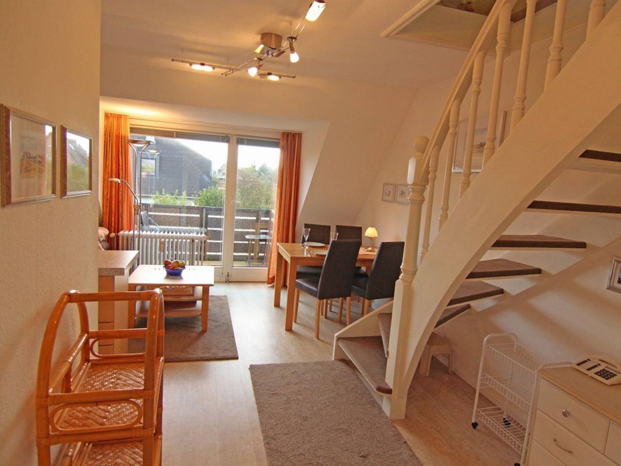 Ganze Ferienwohnung, Henning 1 Stock - Sylt ist wertvoller Lebensraum und wohltuender Urlaubsort, ein paradiesisches Refugium, das im Grunde keinen von uns braucht. Wir hingegen, jene, die seit jeher diese Verbindung spüren, wir brauchen die Insel. in Wenningstedt, Sylt