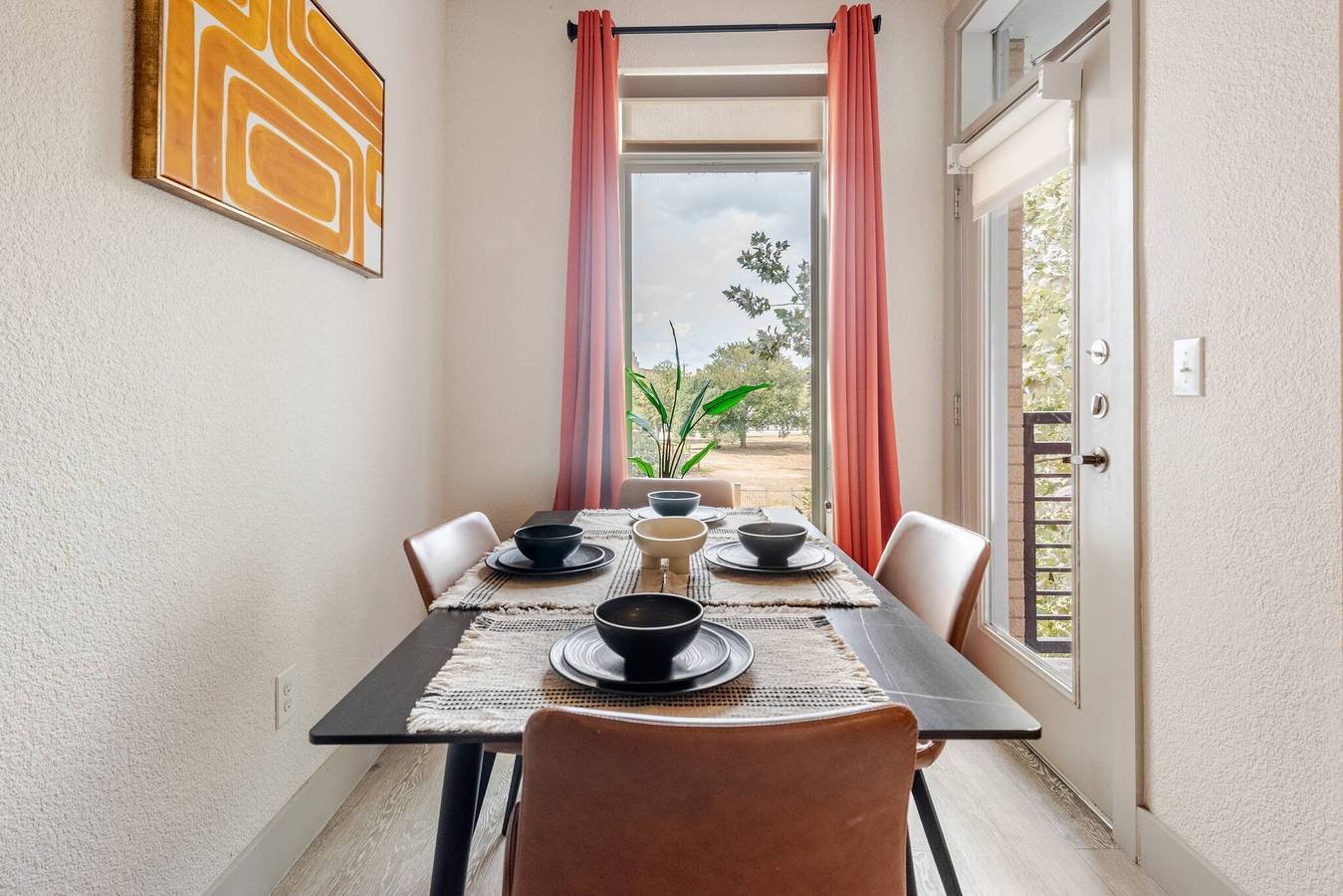 Geheel vakantieappartement, Riverwalk Balcony Views Walk to Pearl Pool Parking  Option 2 Free Parking in San Antonio, Bexar County