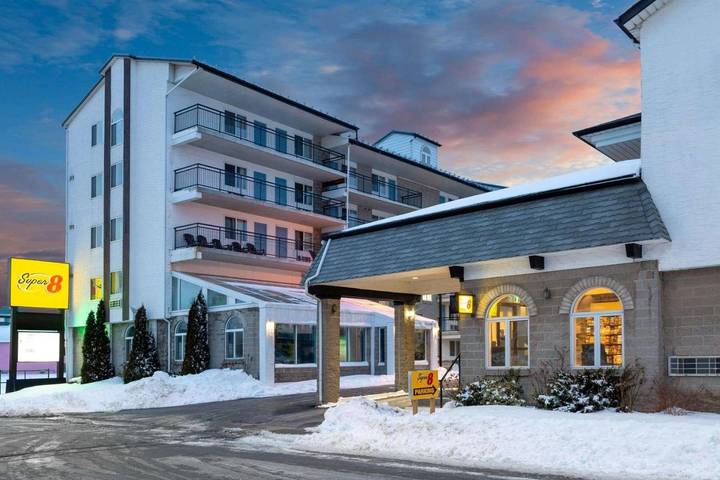 Hotel voor 8 personen, met zwembad - 1