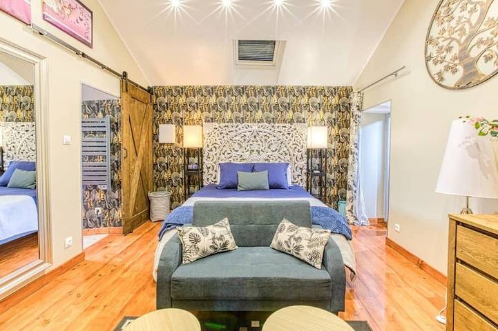 Gîte pour 2 personnes, avec sauna et jacuzzi ainsi que jardin et piscine à Septfonds