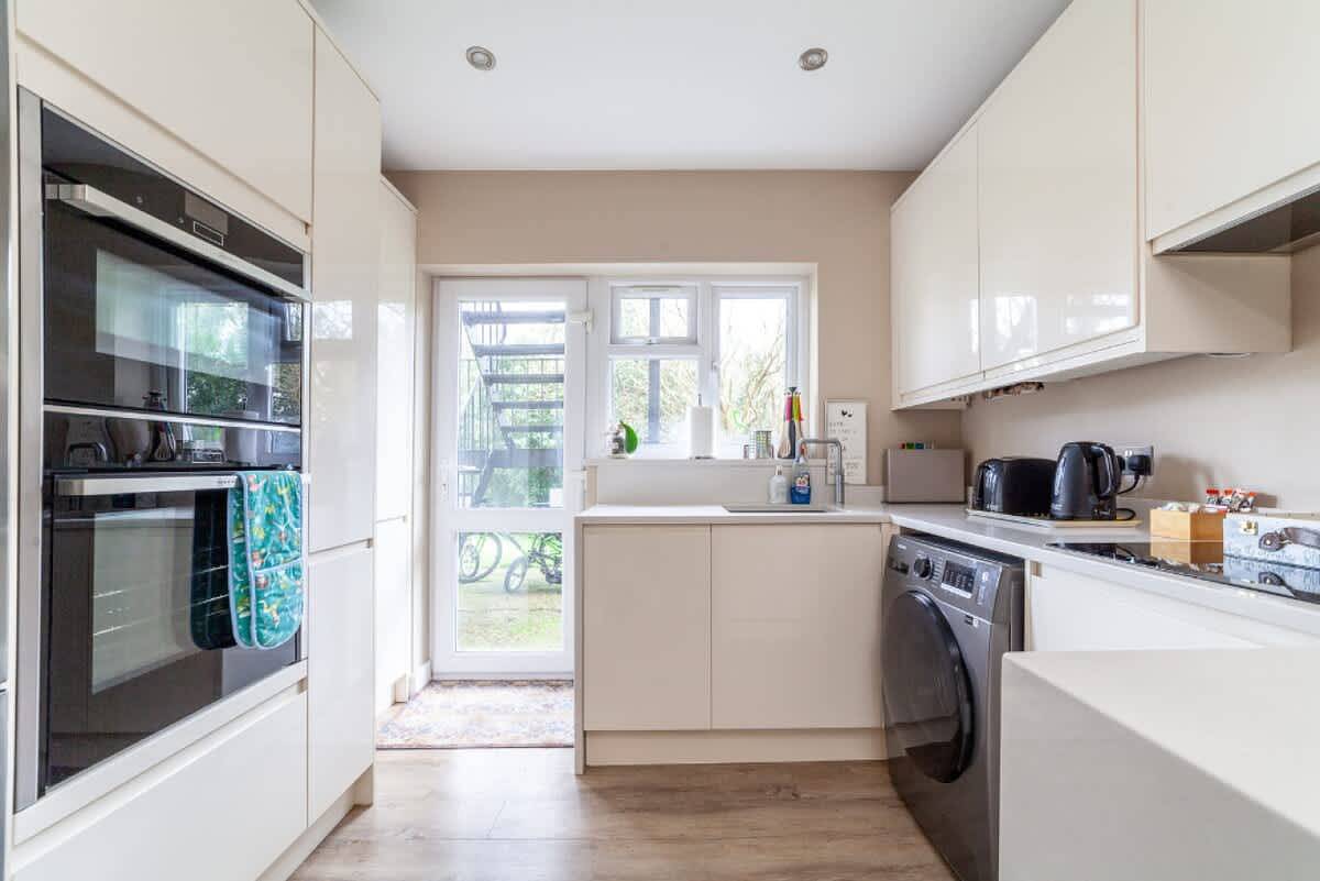 Entire apartment, Garden Flat close to Kingston & Richmond Park in Kingston upon Thames, London
