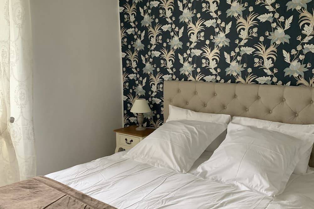 Maison en Pierres Avec Piscine Proche Sites Touristiques : Rocamadour Sarlat in Gourdon, Lot