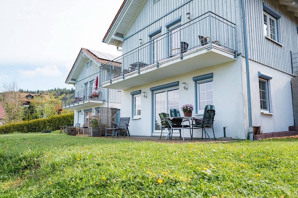 Ganze Wohnung, Apartment auf dem Landhof Rothenberg – Terrasse mit Blick auf Wiesen und Wälder in Oberzent, Odenwaldkreis