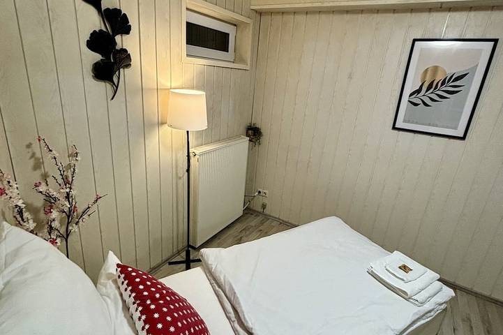 Ganze Wohnung, Ruhiges & gemütliches Doppelzimmer + Einzelbett in Top Lage in Langenfeld (Rheinland), Kreis Mettmann