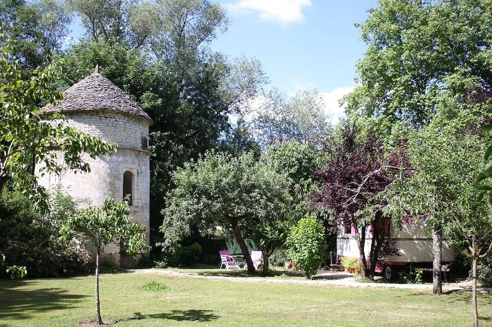 La roulotte du Serein à Sainte Vertu in Sainte-Vertu, Arrondissement d'Avallon