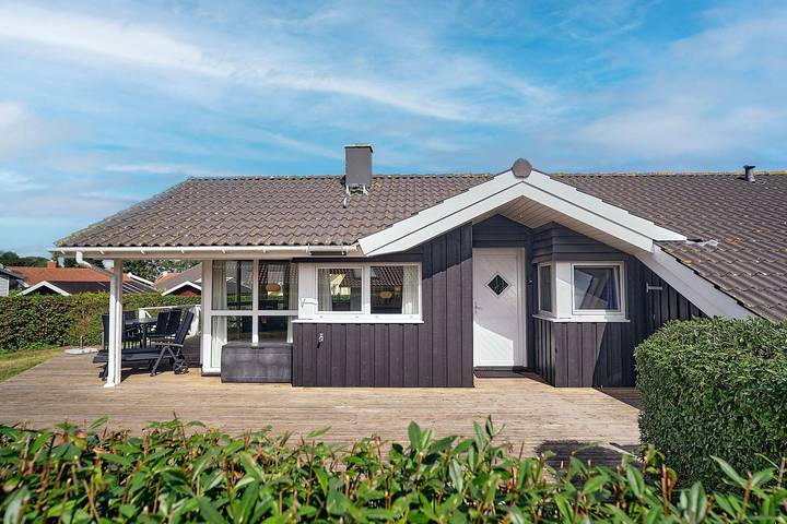 Ferienhaus für 4 Personen, mit Whirlpool und Terrasse sowie Garten und Sauna in Schönhagen
