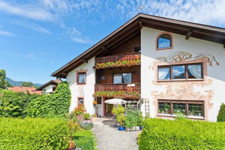 BnB für 2 Personen, mit Balkon und Terrasse sowie Garten und Ausblick in Oberammergau