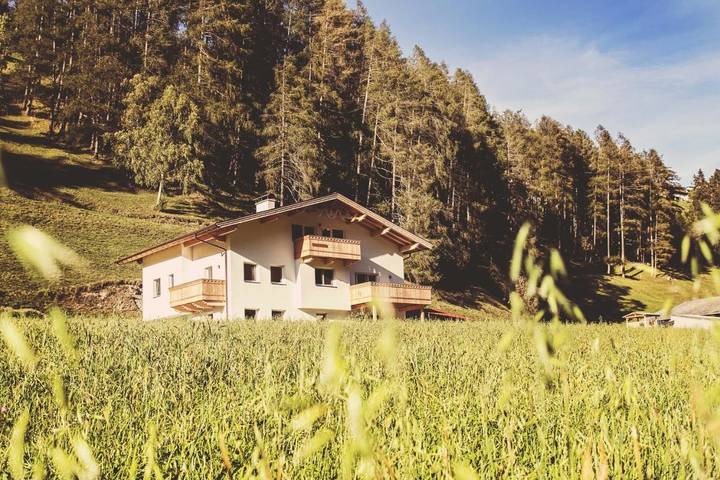 Ferienwohnung für 7 Personen, mit Balkon und Terrasse sowie Garten und Ausblick