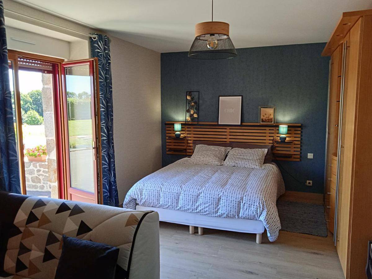 Appartement de vacances entier, Double Room with Private External Bathroom in Pontmain, Mayenne