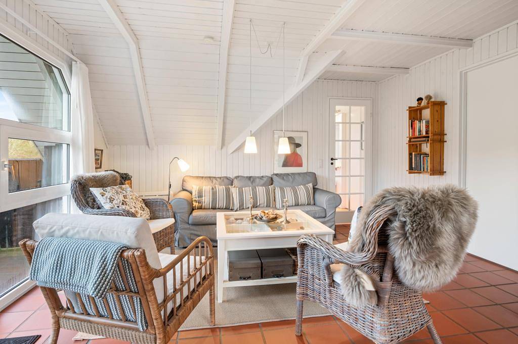 Idyllic thatched holiday home with sauna and fireplace in Skodbjerge, Hvide Sande