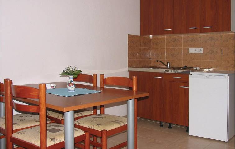 Ganze Ferienwohnung, Reizendes Apartment in Klenovica mit Pool, Terrasse und in Küstennähe in Klenovica, Primorje-Gorski Kotar