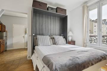 Vacation Rental for 2 Guests in Eiffel Tower, Paris, Picture 3