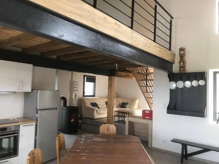 Gîte pour 6 personnes, avec vue et terrasse dans Saint-Martin-Lestra