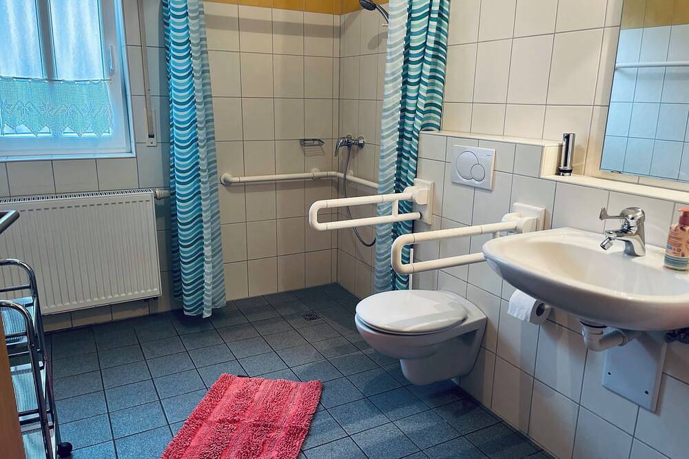 Ganze Wohnung, Barrierefreie Ferienwohnung (Eg) am Ferienhof an der Stadtmauer Merkendorf in Merkendorf, Fränkisches Seenland