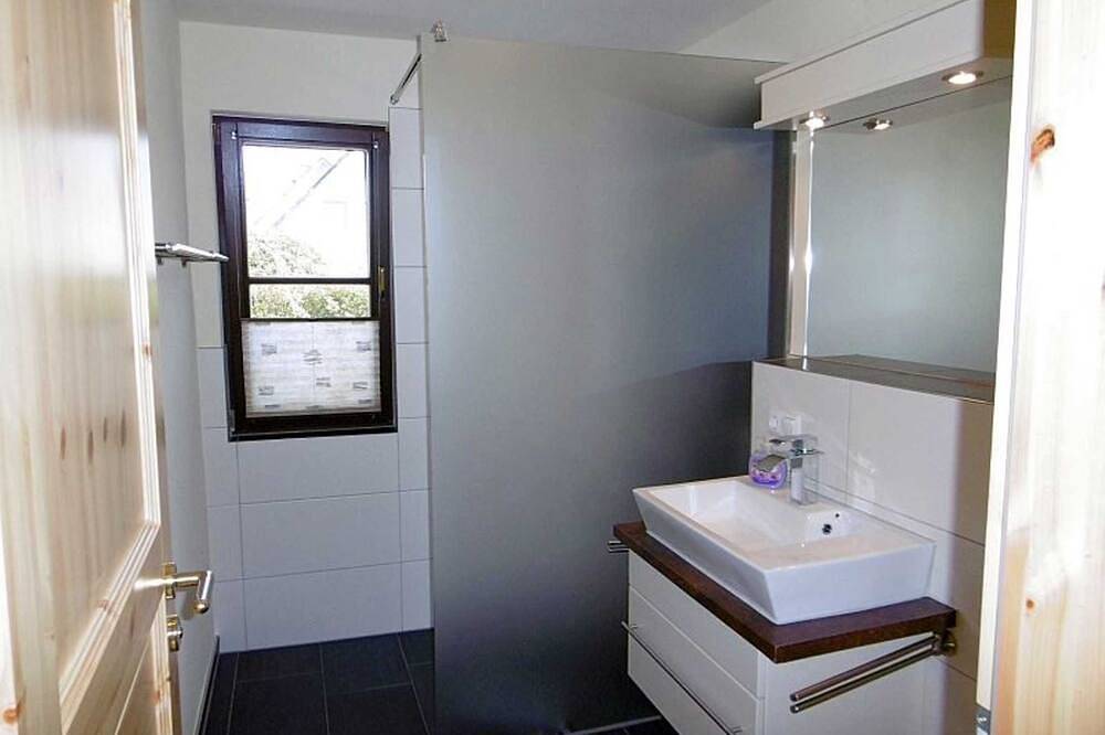 Ganze Wohnung, Rügen Fewo 108/1 - Ferienhaus in Halbinsel Zudar, Garz/Rügen
