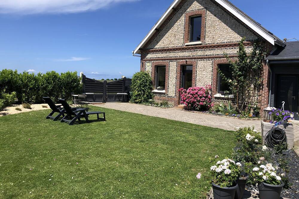 Cottage romantique au calme à 3 minutes d'Etretat avec jardin - parking gratuit in Le Tilleul, Région du Havre