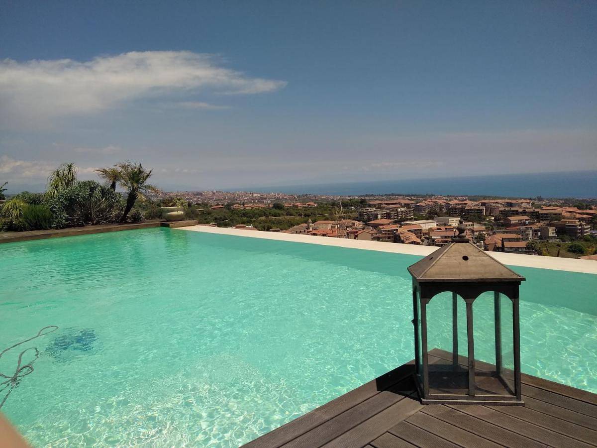 King Room with Pool View in Nizzeti, Valverde (Catania)