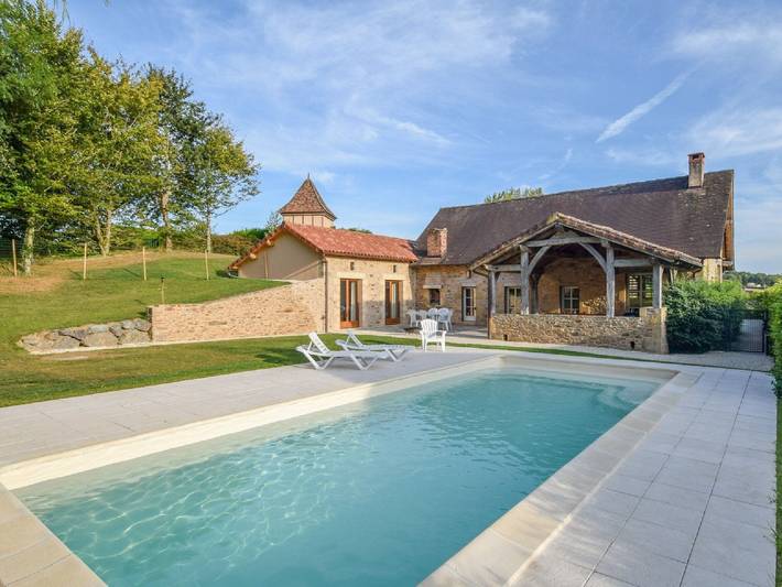 Gîte pour 8 personnes, avec Terrasse ainsi que Jardin et Piscine