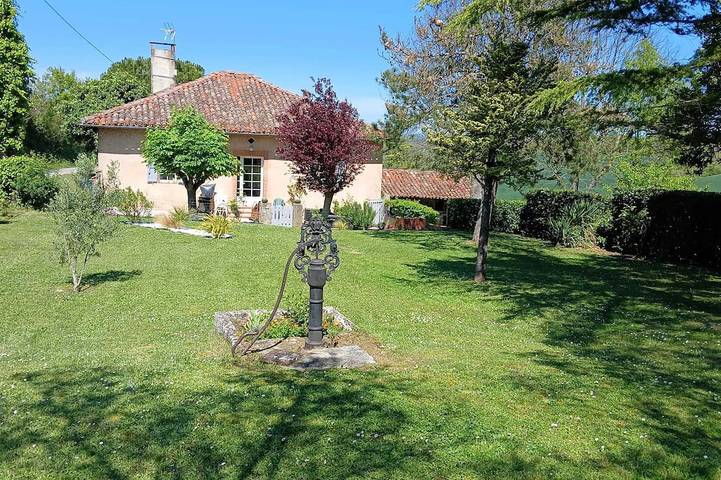 Gîte pour 6 personnes, avec jardin à Martisserre