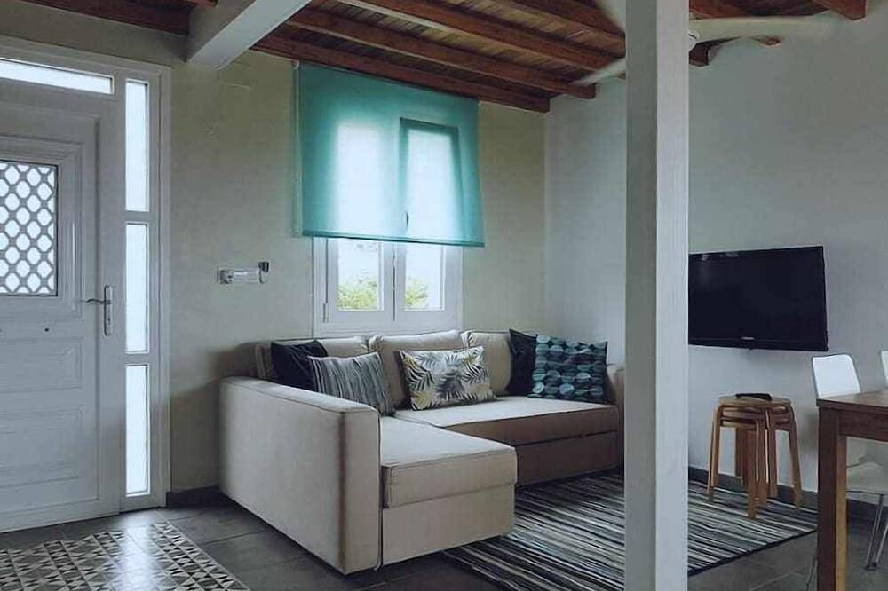 Restored fisherhouse for 6 persons in Lira, Carnota