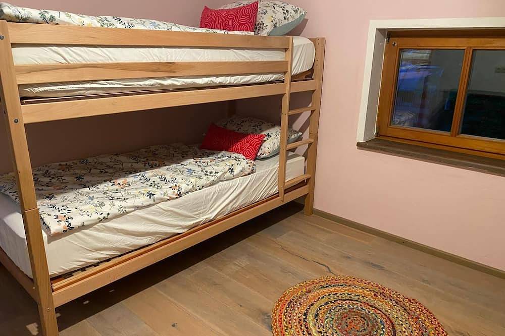 Geräumige Ferienwohnung mit Balkon & Terrasse im Bayerischen Wald in Büchlberg, Ostbayern