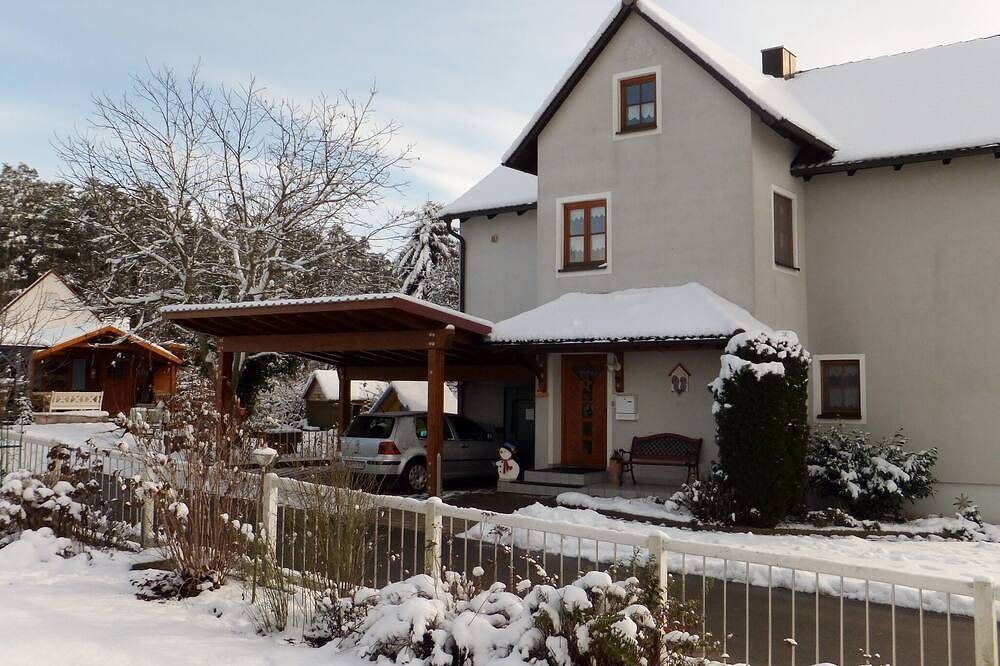 Ganze Wohnung, Gemütliche Ferienwohnung mit Panoramablick und großem Garten in Haundorf, Fränkisches Seenland