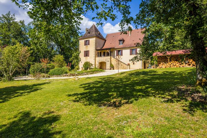 Gîte pour 8 personnes, avec piscine à Les Eyzies-de-Tayac-Sireuil