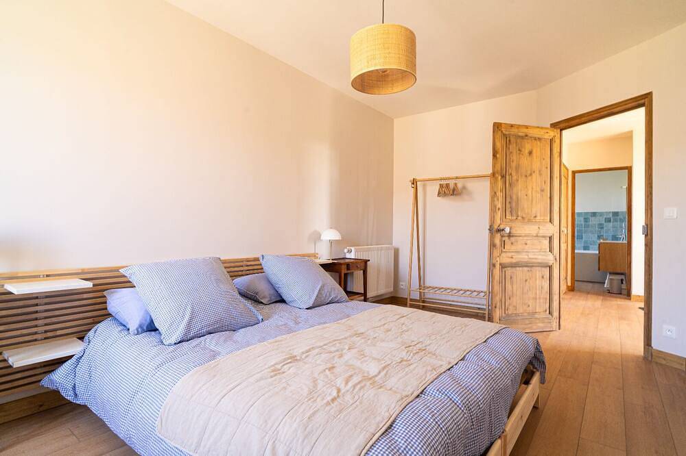 Large family home, completely renovated, between sea and countryside. in Réville, Cherbourg und Umgebung