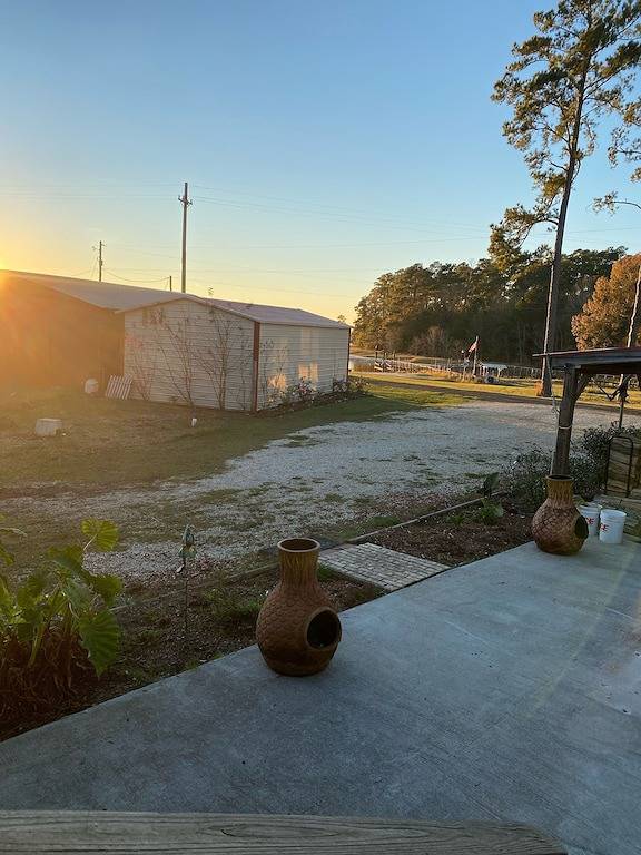 Cozy one bedroom cabin with lake view in Toledo Bend Reservoir