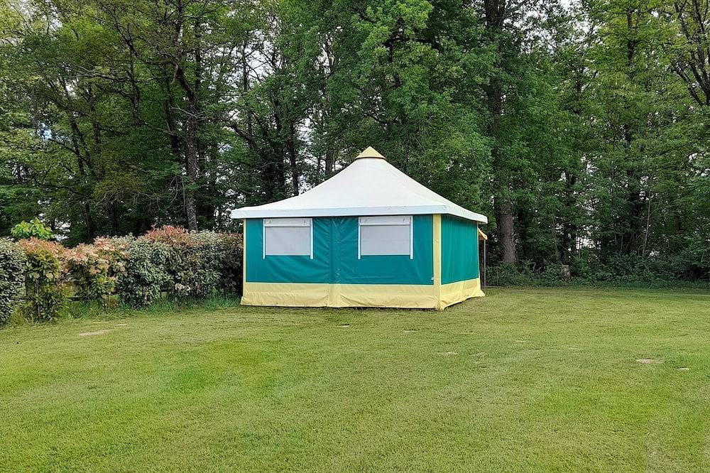 Tente Pagan. Sur terrain plat et ombragé, avec piscine. Au calme. in Fajoles, Quercy
