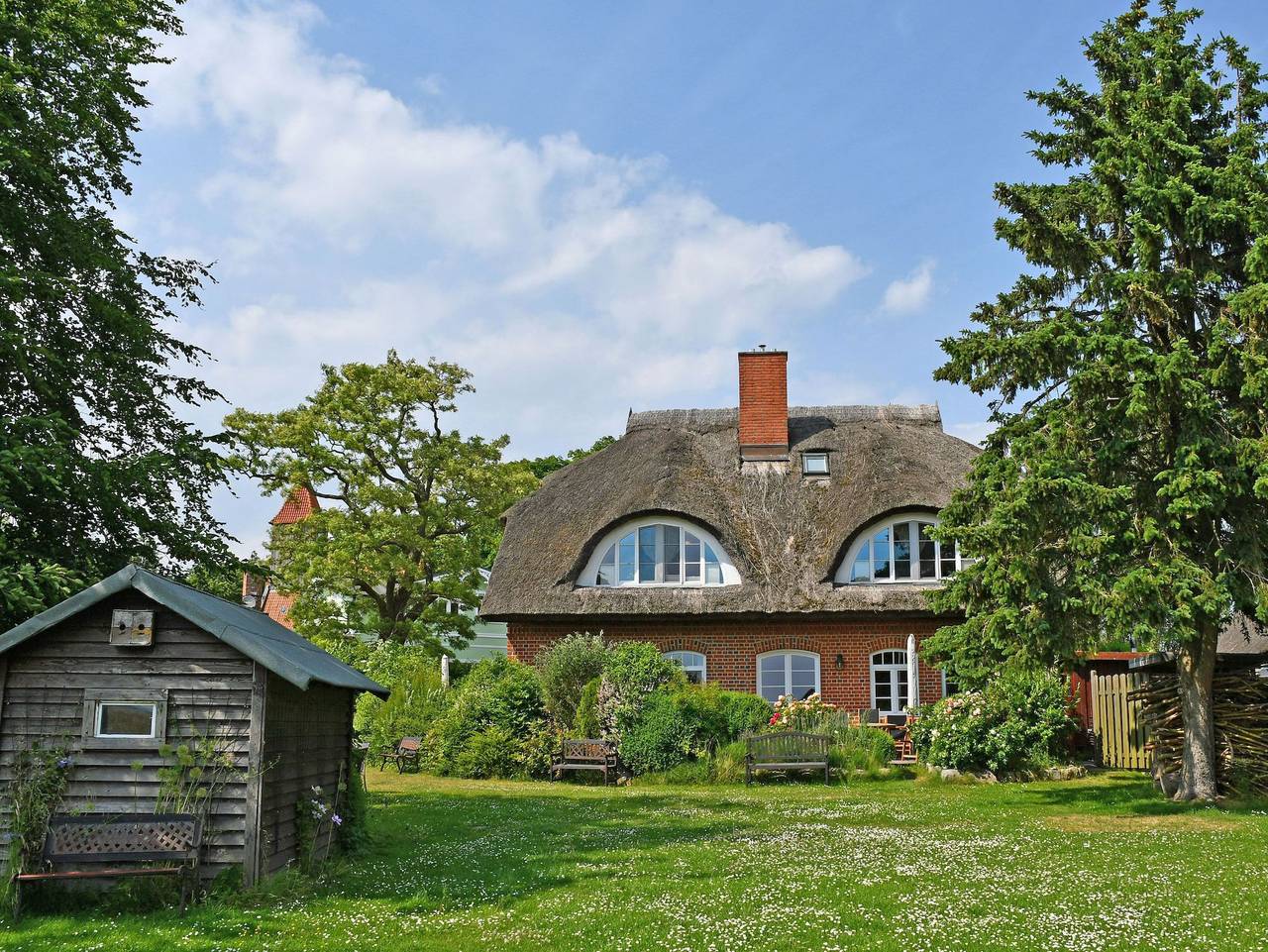 Ganze Ferienwohnung, Ferienwohnungen im Landhaus am Deich mit großem Garten in Middelhagen, Mönchgut
