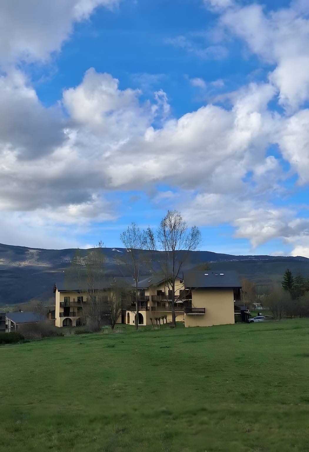 Ganze Wohnung, Apartment 'Cocon Pour Deux À La Montagne' mit Bergblick, Balkon und Wlan in Sainte-Léocadie, Parc naturel régional des Pyrénées catalanes