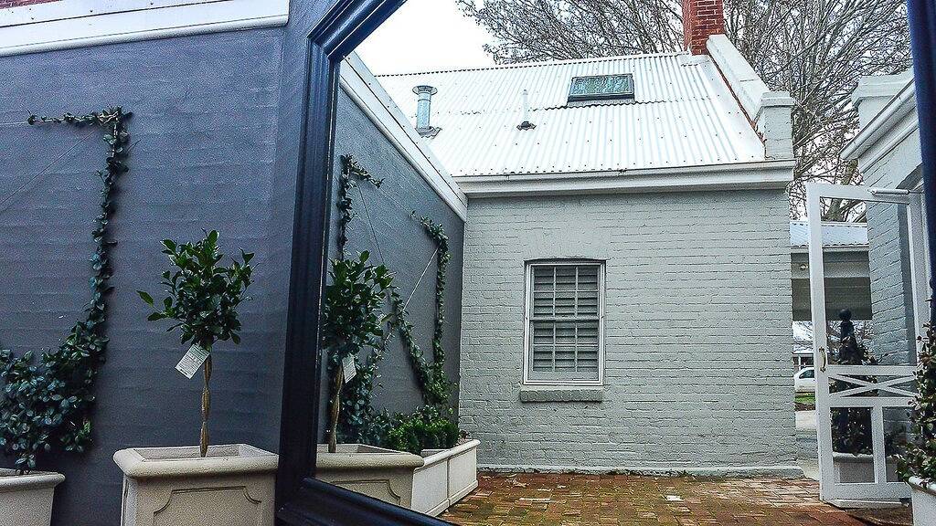Ganze Wohnung, Stilvoll renoviertes historisches Apartment in einer ruhigen, von Bäumen gesäumten Straße in der Nähe des Geschäftsviertels in Bathurst, New South Wales