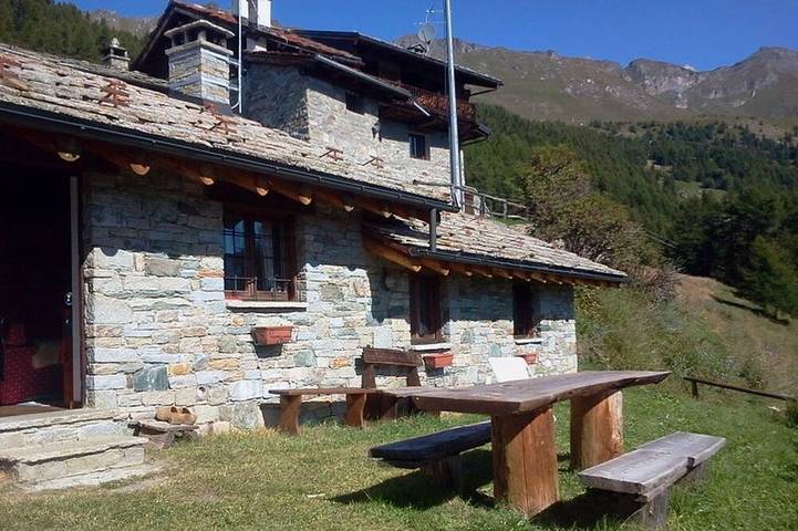 Gîte pour 5 personnes, avec Jardin dans Antagnod