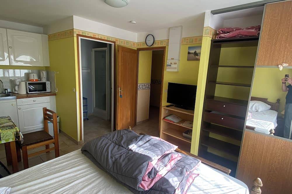 Apartamento entero, First floor studio 2.5kms from Saint Amand les Eaux town center in Saint-Amand-les-Eaux, Región de Valenciennes